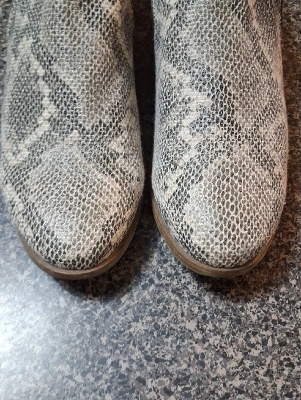 Toms Women's Snake-Print Slip-On Loafers in Black and Gray Size 10
